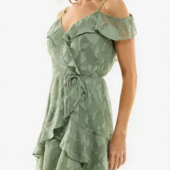 EUC XL Juniors' Floral-jacquard Cold-shoulder Ruffle Dress In Sage - Picture 2 of 3